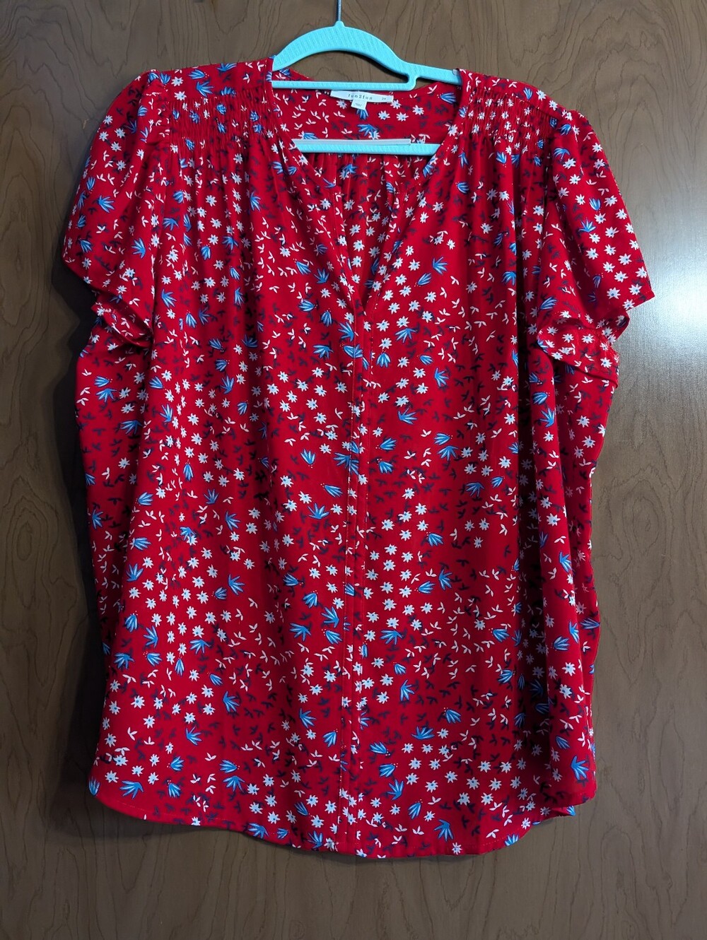 Fun 2 Fun Ladies Pullover Blouse...Size 2X. Short Sleeves.